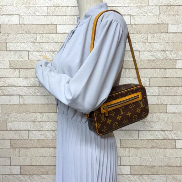 LOUIS VUITTON Shoulder Bag Monogram canvas Monogram Pochette Cite used - Picture 2 of 12